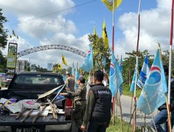 Bawaslu Kampar Tertibkan Alat Peraga Kampanye Para Calon Legislatif Yang Dinilai Melanggar