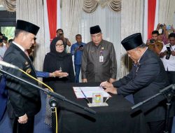 Hambali Lantik Yusri Jadi Pj Sekda Kampar