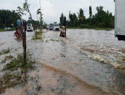 Debit Air Semakin Naik, Jembatan Siak 4 Pekanbaru Tidak Bisa Dilewati