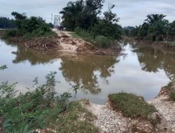 Jembatan Selesai, Tapi Jalannya Terputus Akibat Diterjang Banjir