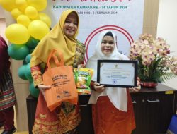 Pemkab Kampar Serahkan Penghargaan Bagi Pelaku UMKM Di Hari Jadi Kampar ke-74.Ketua Dekranasda Kampar :  “Saya Bangga dan Apresiasi Kepada Pelaku UMKM Kampar.”