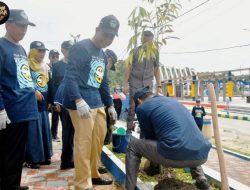 Peringati HAD ke-32, Asisten Bidang Pemerintahan dan Kesra Setda Kampar Ahmad Yuzar Tanam Pohon Serentak