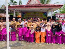 Pj Sekda Kampar Berbagi Kebahagiaan Bersama Anak Yatim Piatu dan Lansia