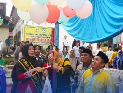 Pj Bupati Kampar Didampingi Ketua Bunda PAUD Kampar Resmikan Taman Kanak-Kanak (TK) Negeri 01 Desa Salo