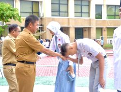 Pj Sekda Ahmad Yuzar Lepas Paskibraka Tingkat Nasional dan Provinsi Asal Putra Putri Kampar 