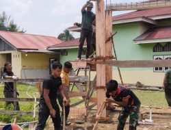 Guna Melengkapi Sarana Air Bersih, Satgas TMMD 121 Kodim 0313/KPR Bangun Tandon Air di Desa Gema