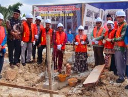 Wabup Misharti Letakkan Batu Pertama MI Miftahul Ulum, Sinergi Adat dan Pemerintah Menuju Kampar Bermartabat