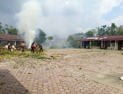 Gotong Royong Jadi Pendidikan Karakter Nyata, Plt Kadisdikpora Kampar: “Anak-anak Harus Dibiasakan Peduli Lingkungan dan Kebersamaan