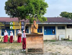 Hari Pertama Sekolah, Kepala UPT SD Negeri 024 Teluk Paman Ajak Siswa Bangun Disiplin dan Raih Prestasi